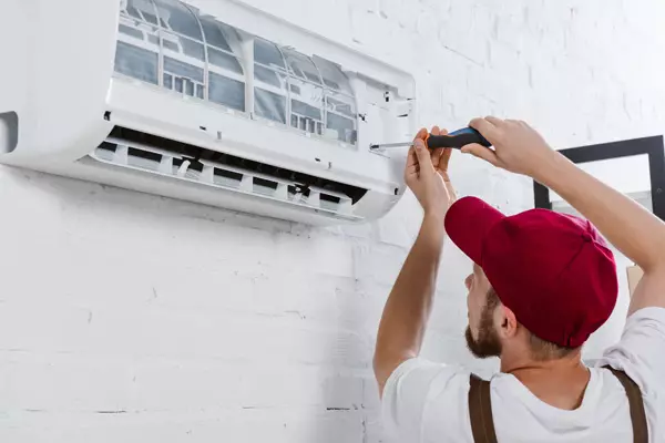 Climatisation Samsung dans une boutique à Cagnes‑sur‑Mer — cassette plafonnière
